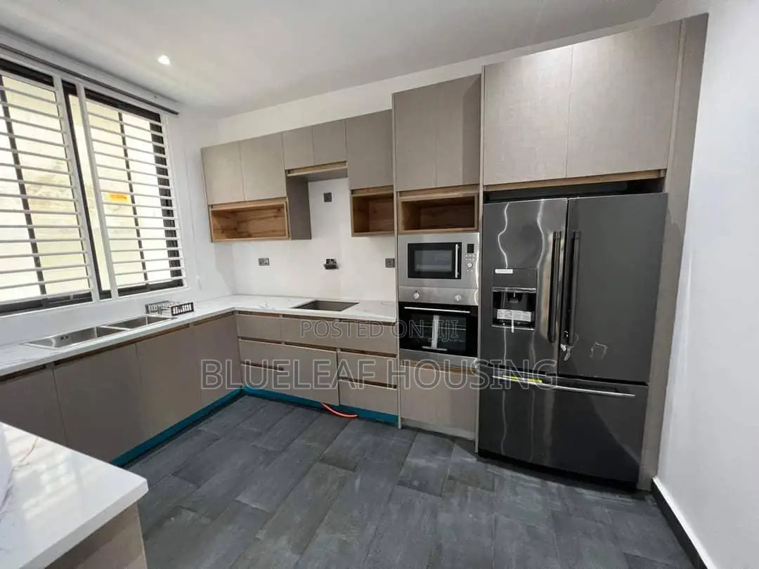 4bdrm Duplex in Ashaley Botwe for sale