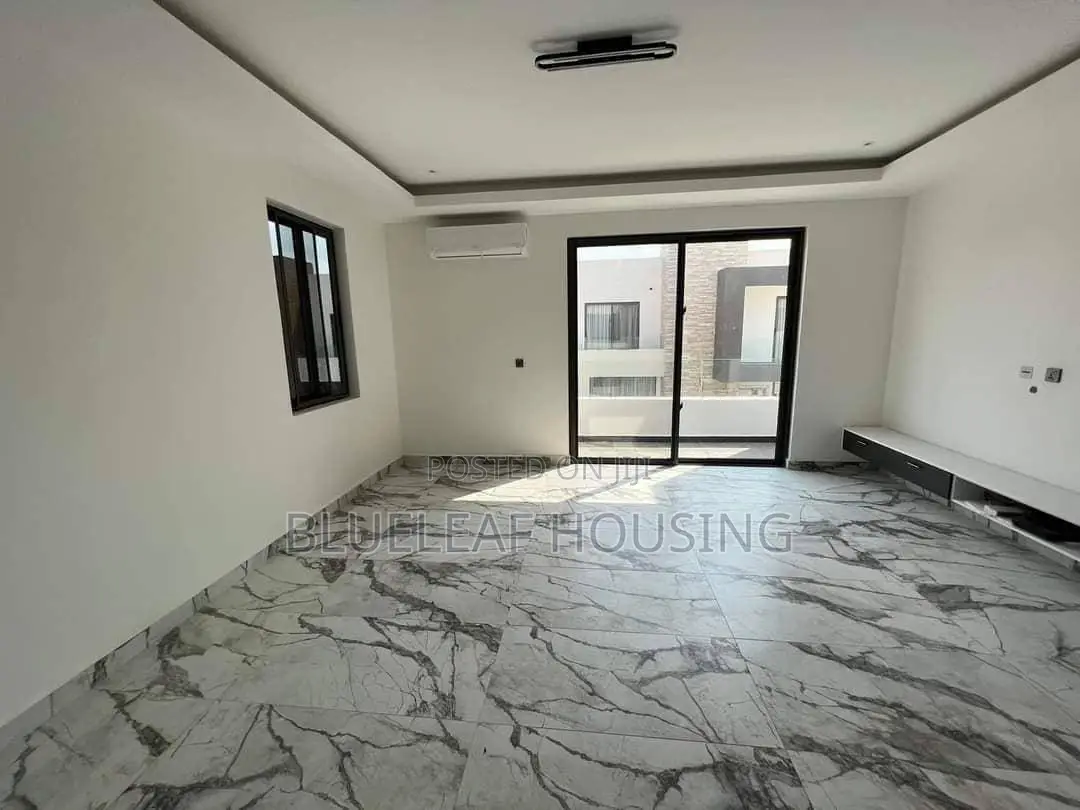 4bdrm Duplex in Ashaley Botwe for sale