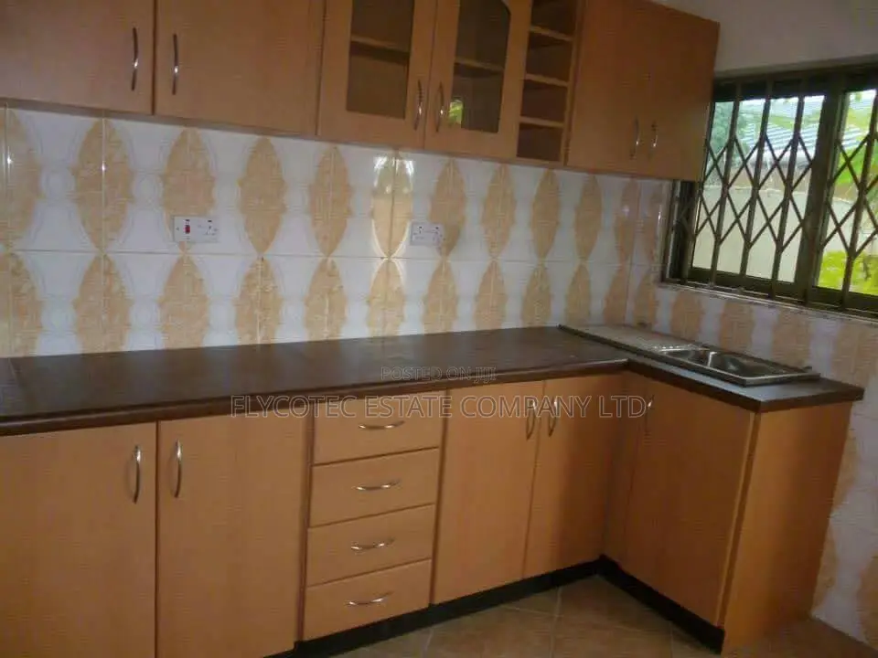 4bdrm Mansion in Feetec Properties, Tema Metropolitan for sale