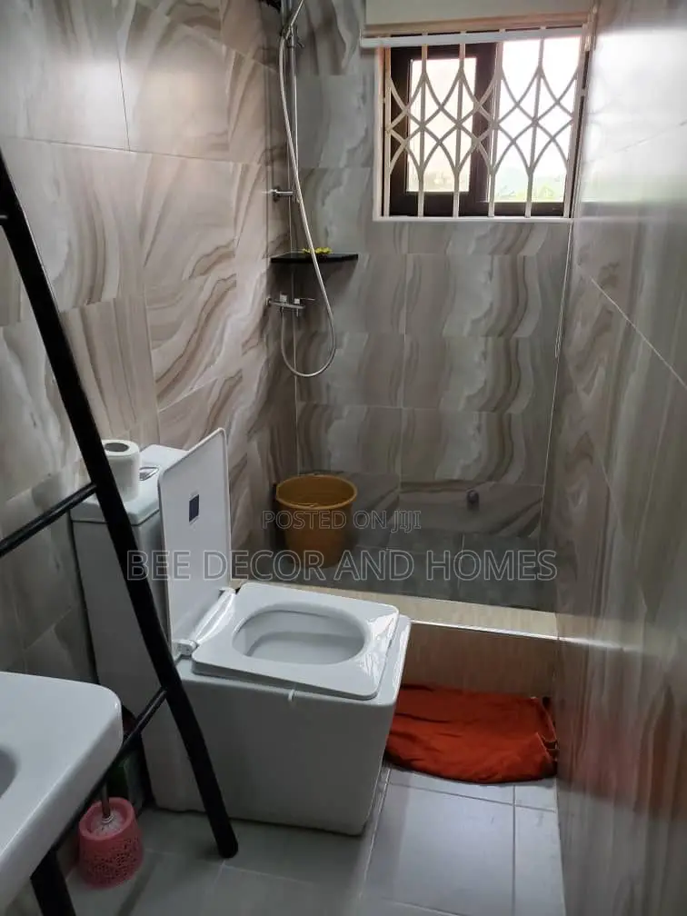 Furnished 1bdrm Apartment in Bee Decor & Homes, Old Ashomang for rent
