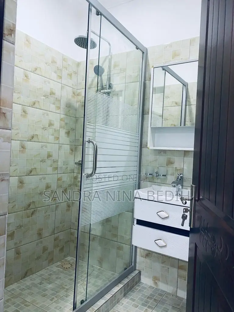 3bdrm Apartment in Ars, East Legon for rent