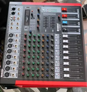 Yamaha LLD-820usb Powered Mixer (8channel)