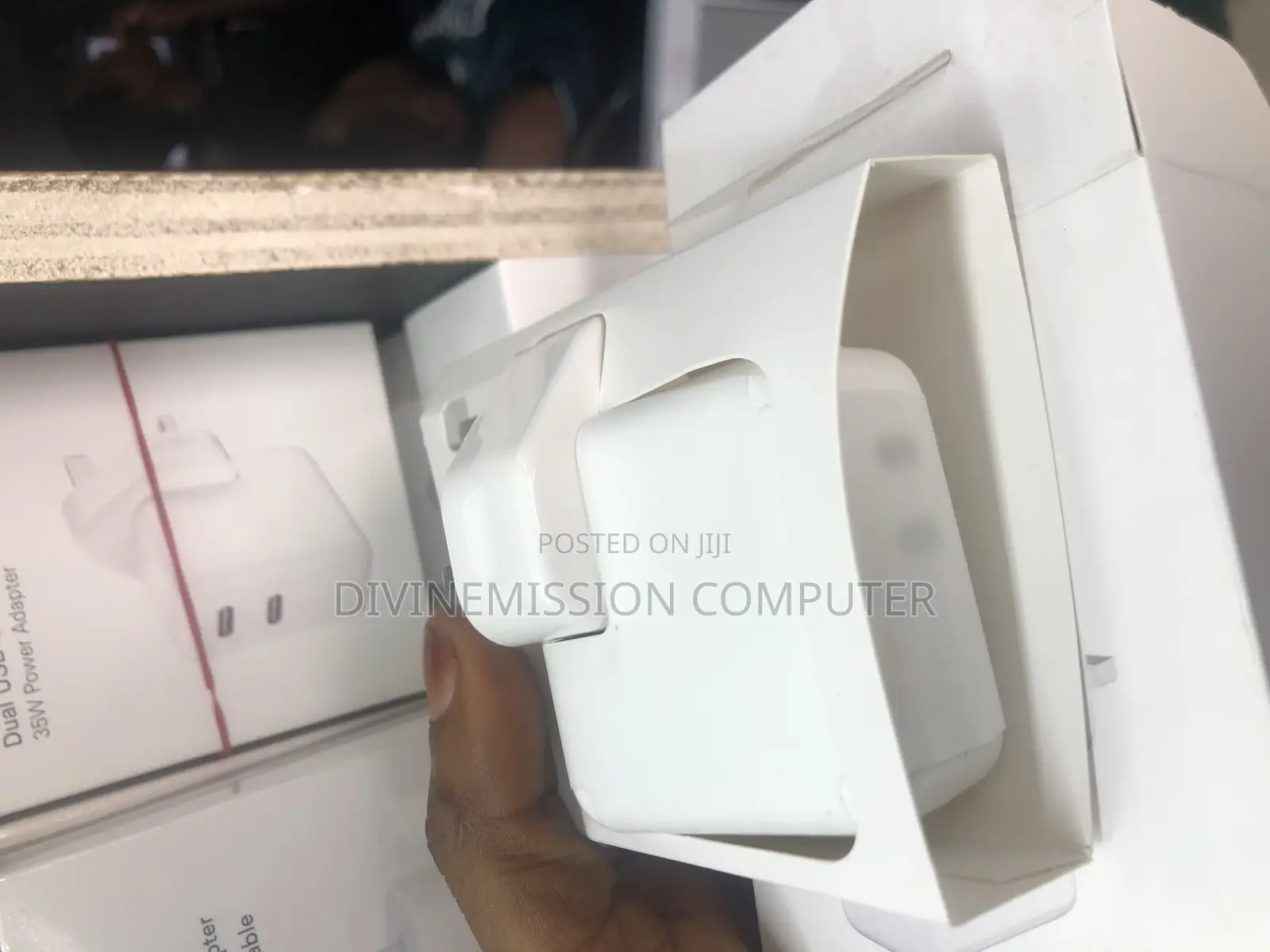 iPhone/iPad 2 Type C Charger 5v. 35w