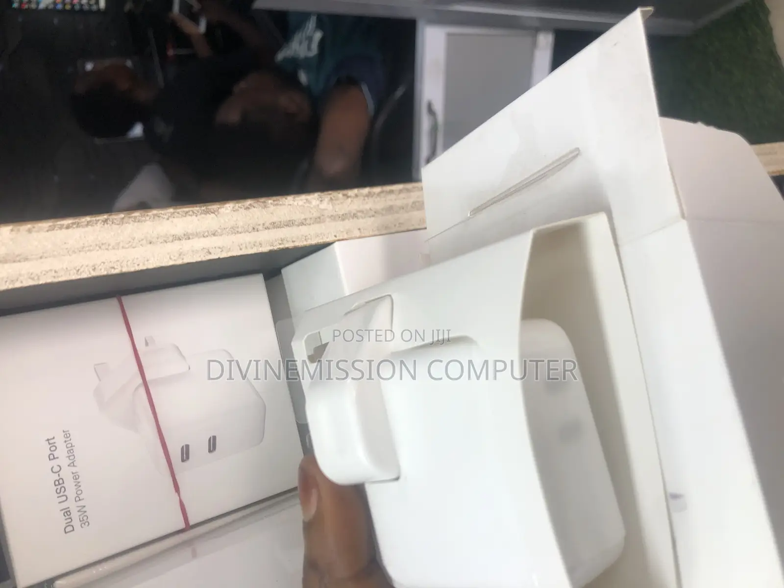 iPhone/iPad 2 Type C Charger 5v. 35w