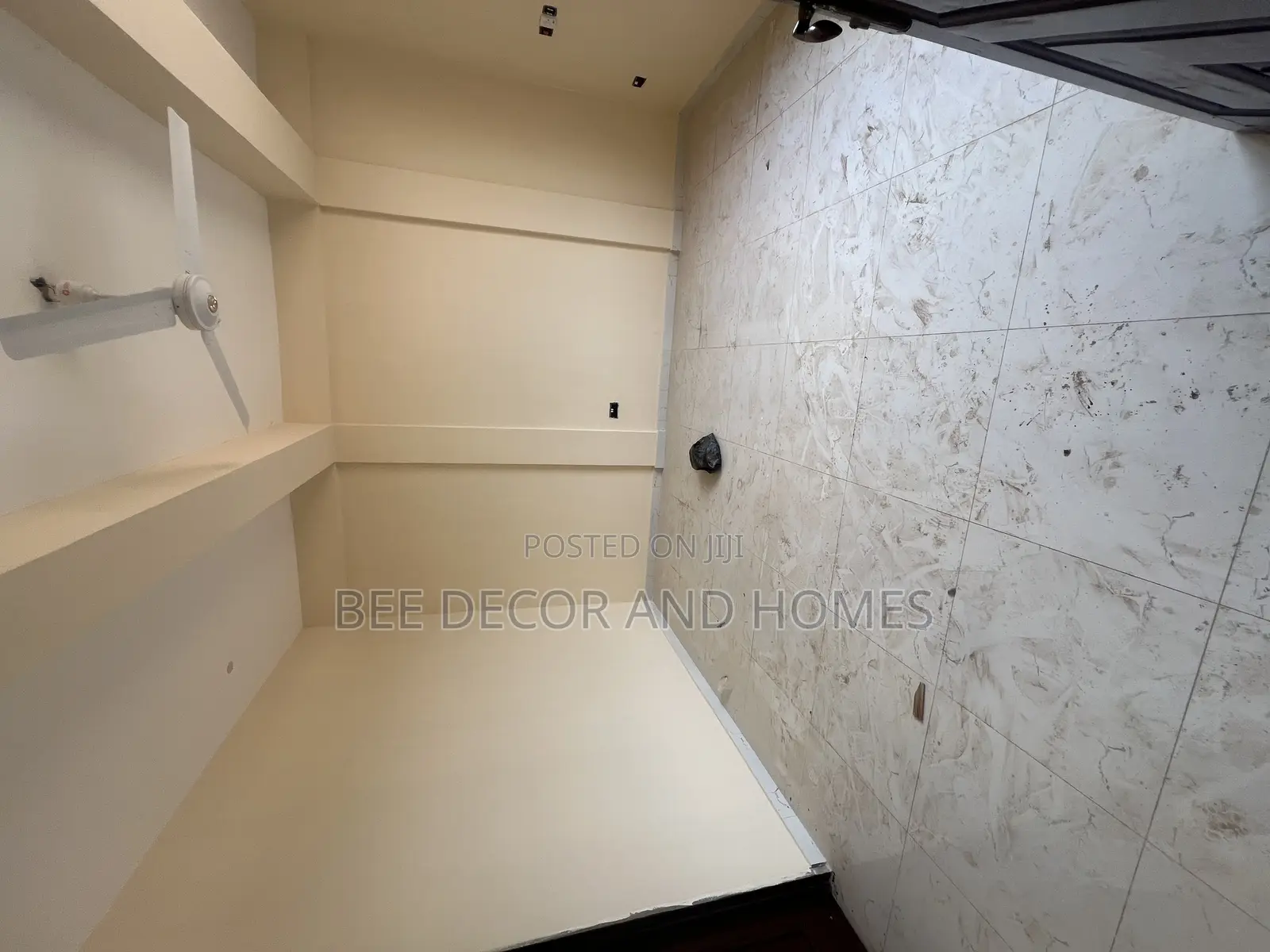 2bdrm Apartment in Bee Decor & Homes, Old Ashomang for rent