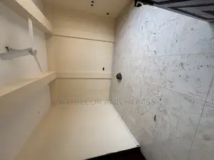 2bdrm Apartment in Bee Decor & Homes, Old Ashomang for rent