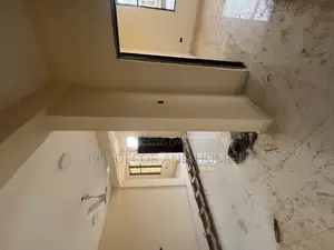 2bdrm Apartment in Bee Decor & Homes, Old Ashomang for rent