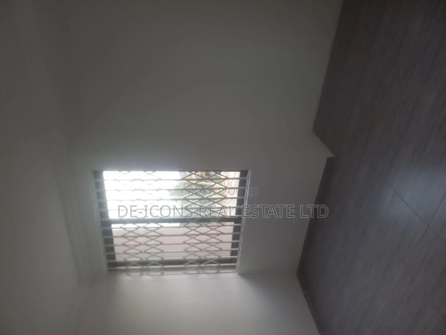 1bdrm Duplex in De-Icons Real Estate, Awutu Senya East Municipal
