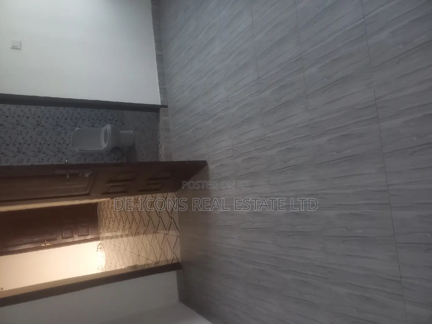 1bdrm Duplex in De-Icons Real Estate, Awutu Senya East Municipal