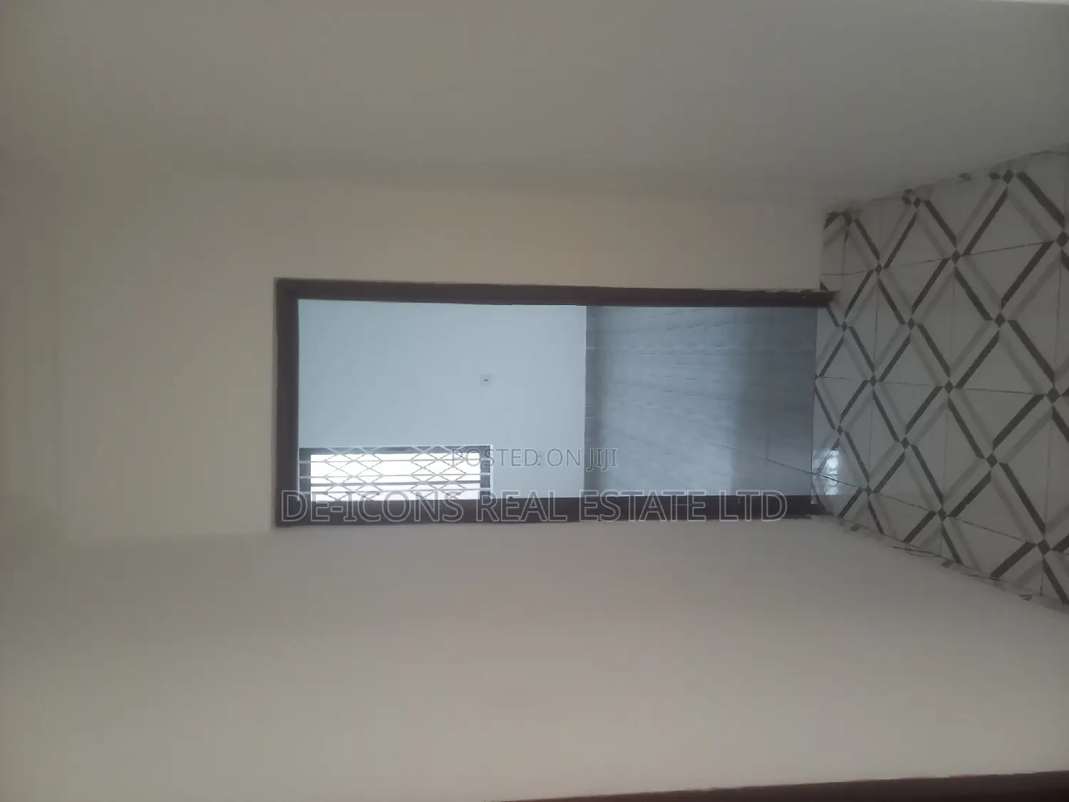 1bdrm Duplex in De-Icons Real Estate, Awutu Senya East Municipal