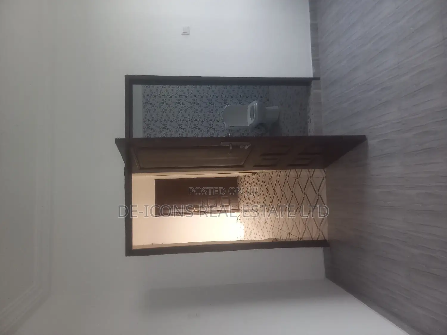 1bdrm Duplex in De-Icons Real Estate, Awutu Senya East Municipal