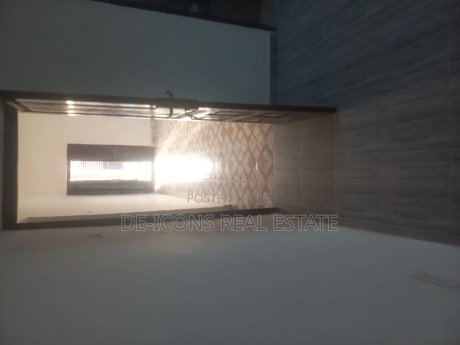 1bdrm Duplex in De-Icons Real Estate, Awutu Senya East Municipal