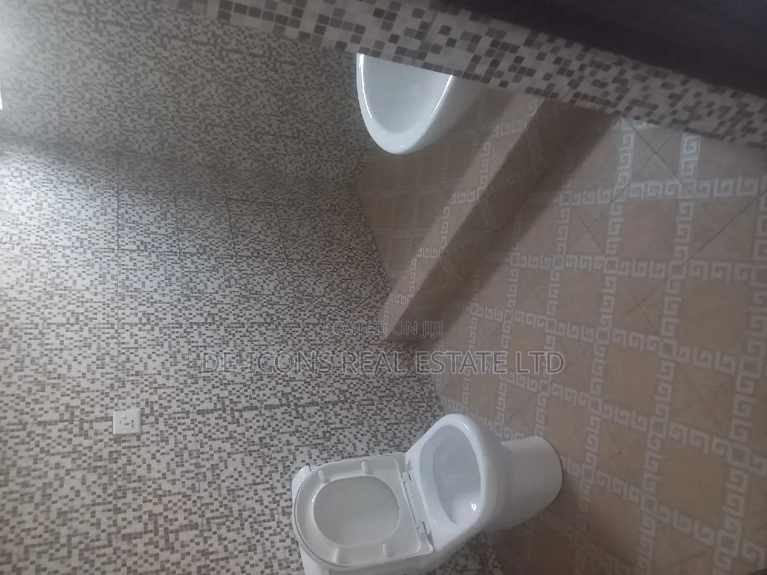 1bdrm Duplex in De-Icons Real Estate, Awutu Senya East Municipal