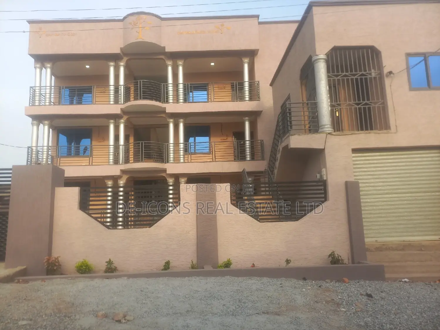 1bdrm Duplex in De-Icons Real Estate, Awutu Senya East Municipal