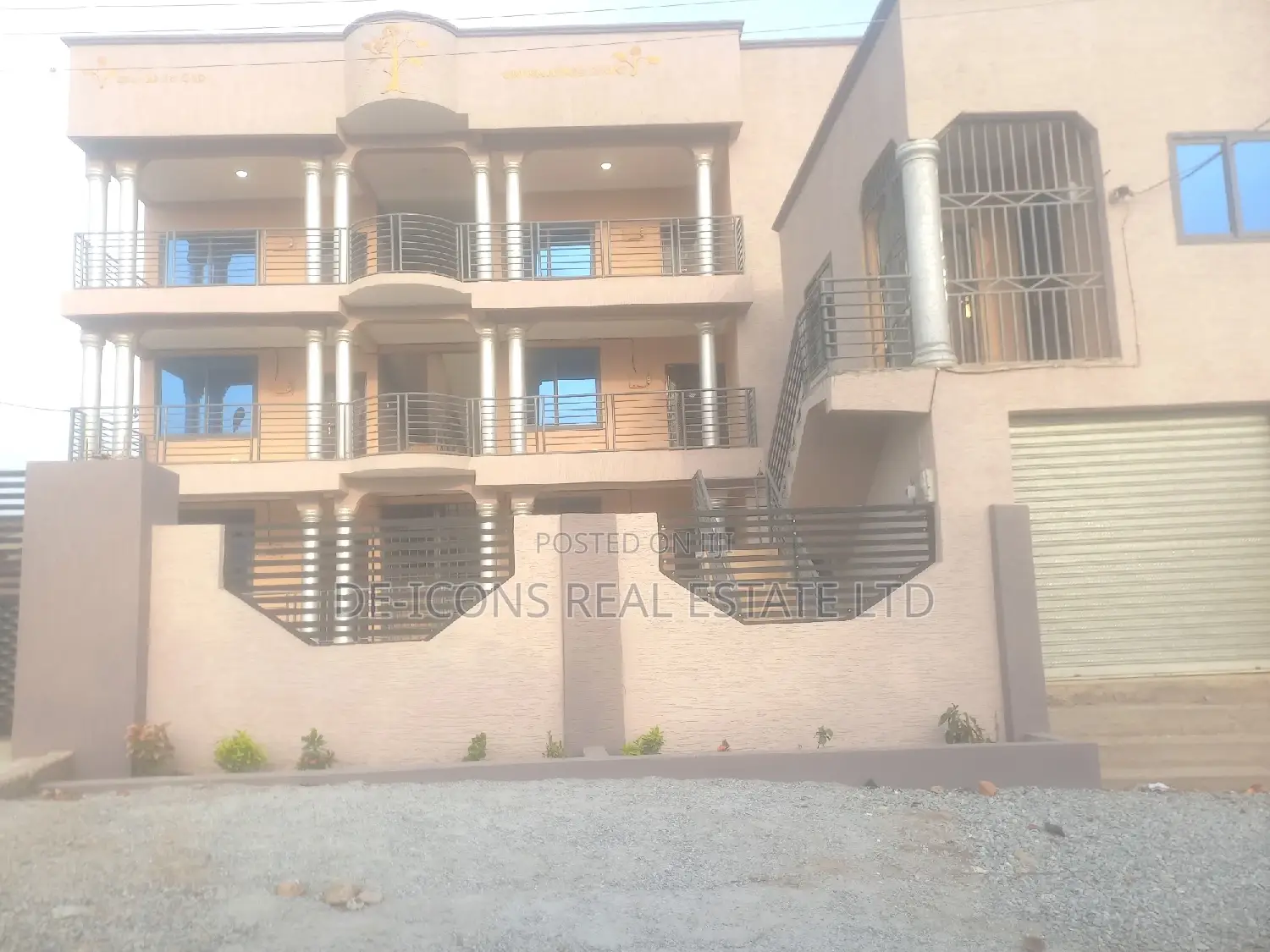 1bdrm Duplex in De-Icons Real Estate, Awutu Senya East Municipal