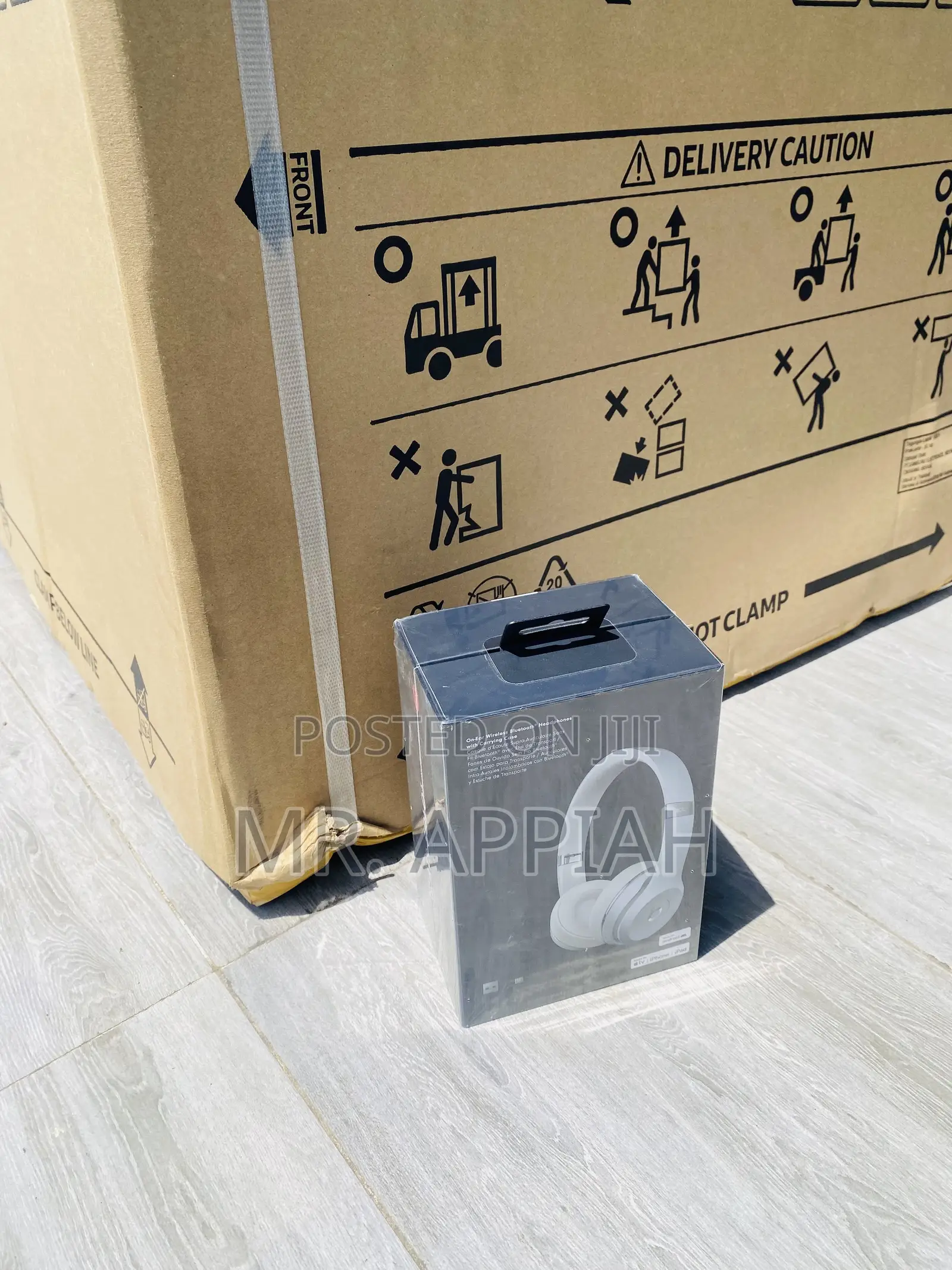 Brand New Beats Solo 3 Wireless Bluetooth Headphone(White). in Adabraka