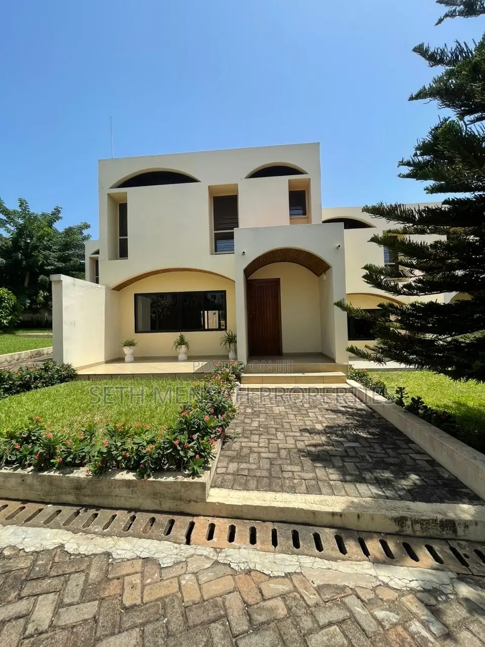 3bdrm Townhouse / Terrace in Skm, Airport Residential Area for rent