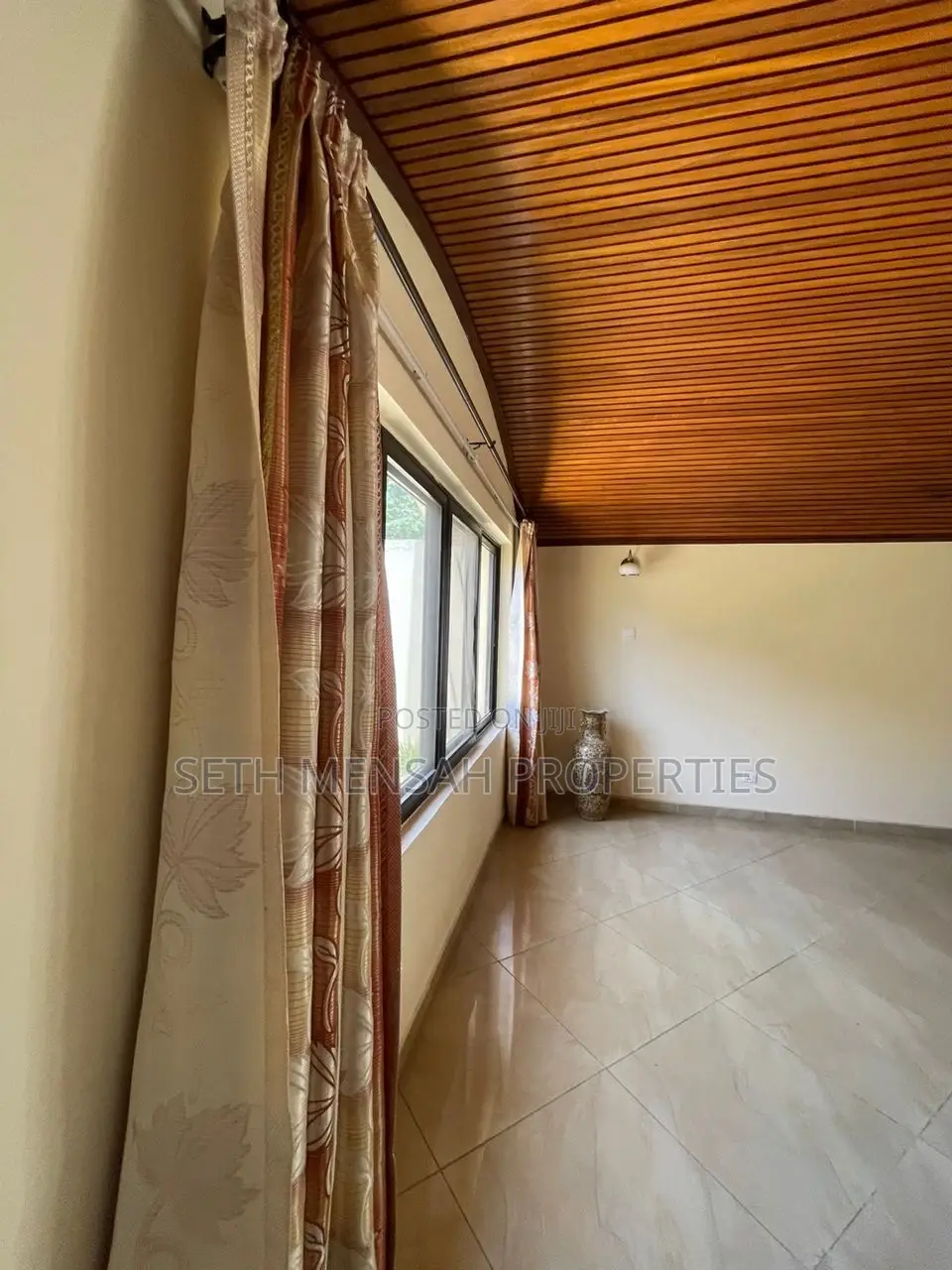 3bdrm Townhouse / Terrace in Skm, Airport Residential Area for rent