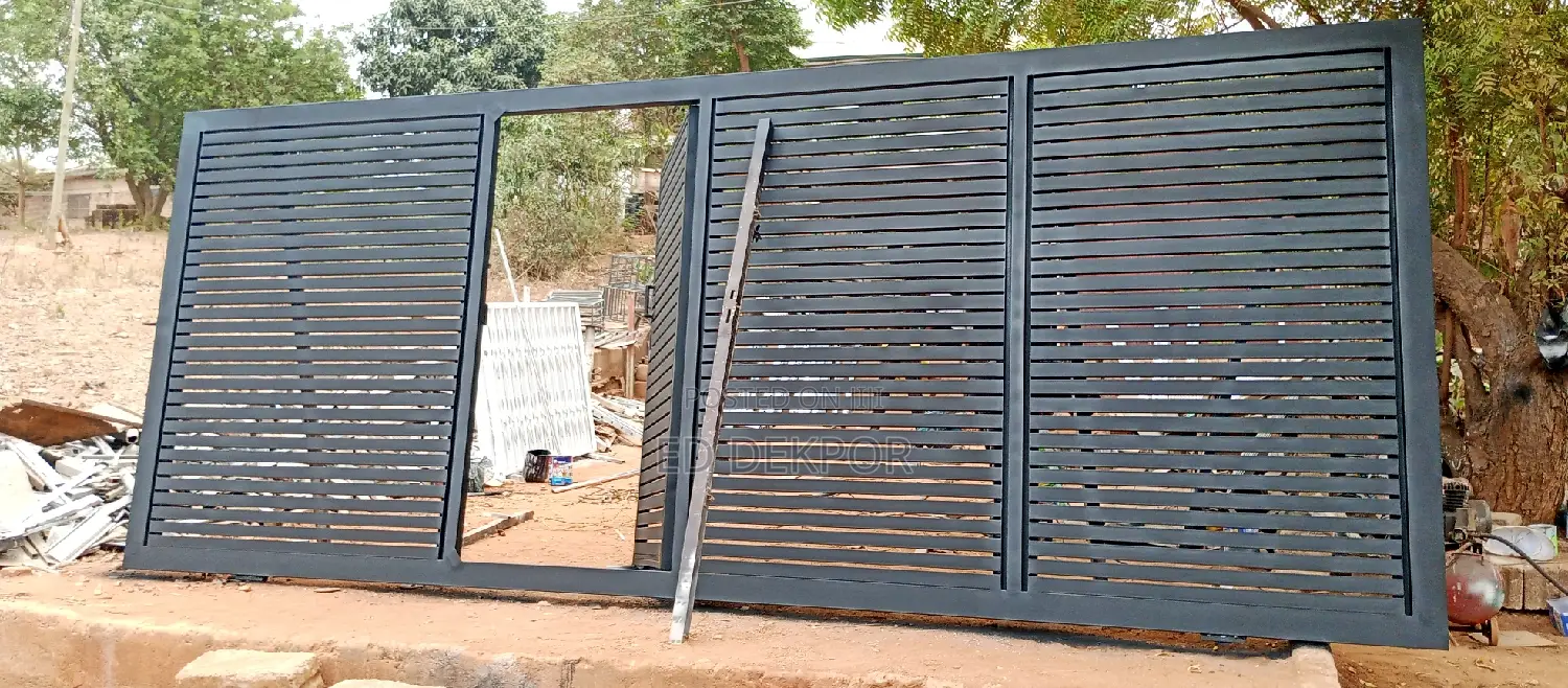 U Transparent Metal Gate