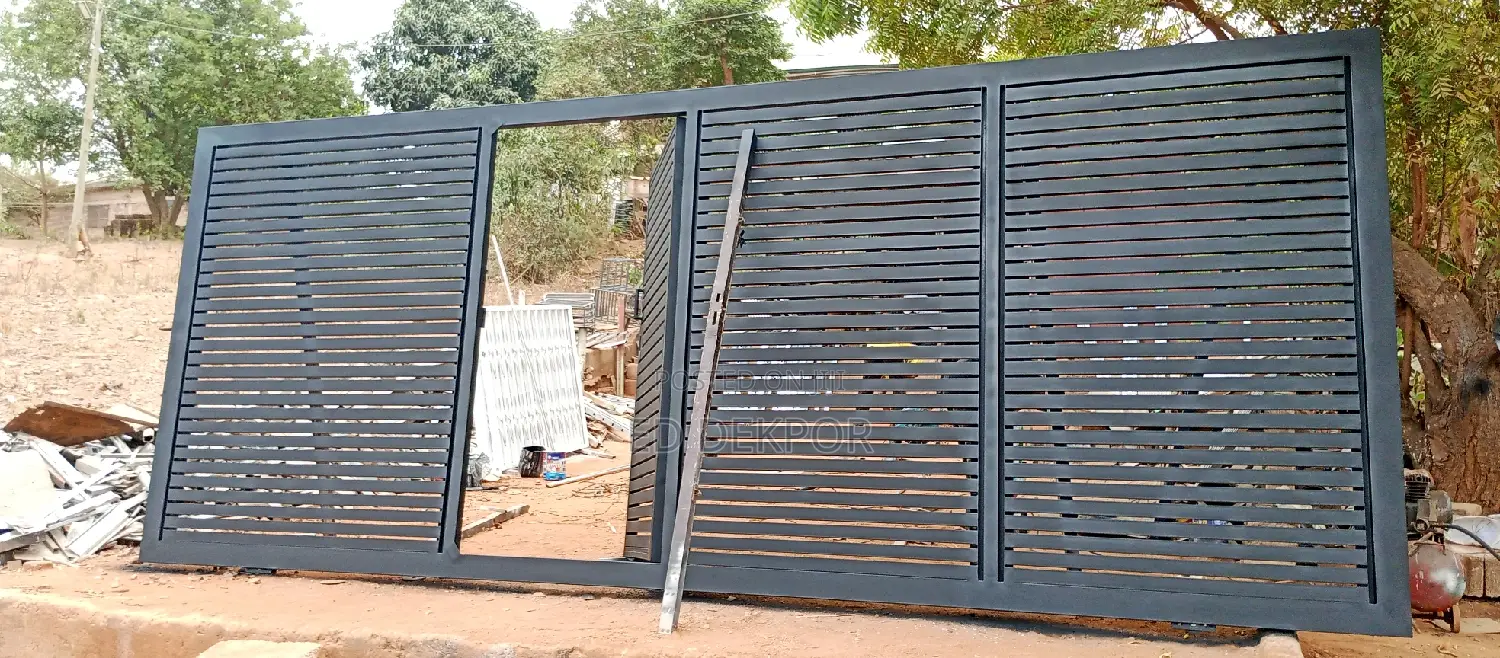 U Transparent Metal Gate