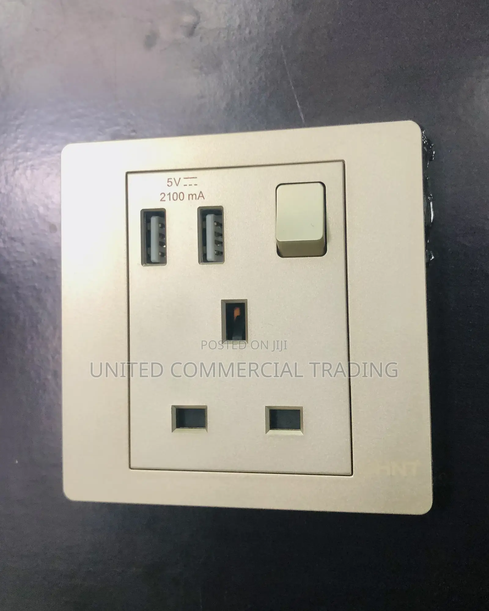 Socket (W 2 USB )
