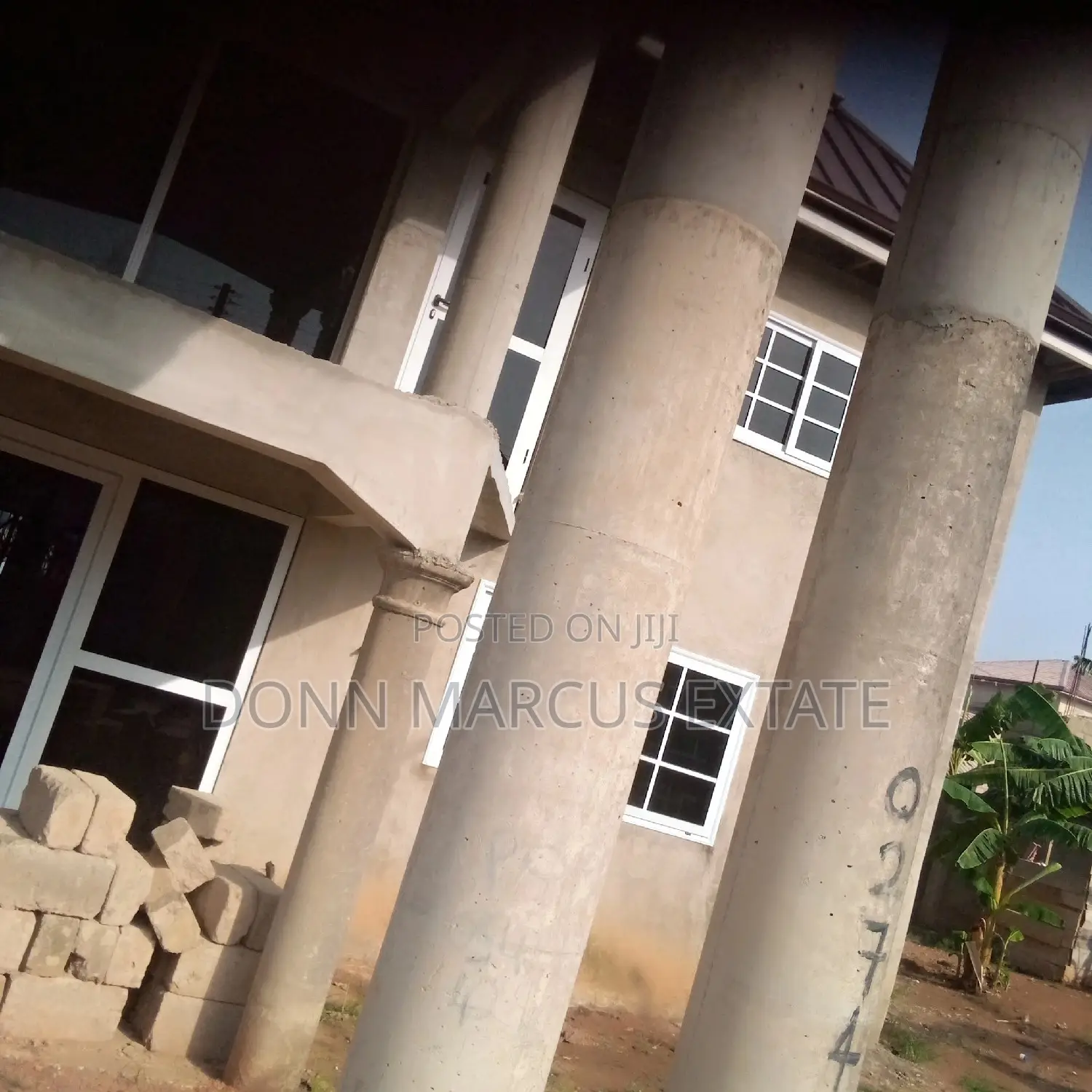 8bdrm House in Don Markus Extate, Kumasi Metropolitan for sale