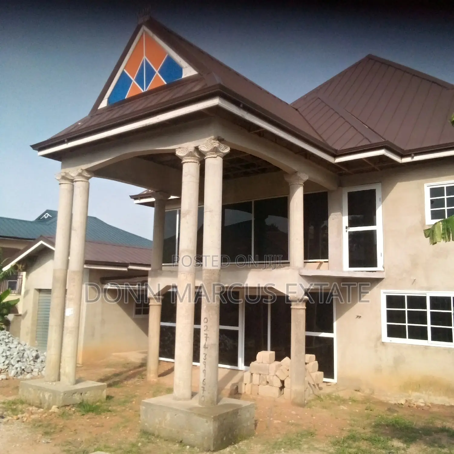 8bdrm House in Don Markus Extate, Kumasi Metropolitan for sale