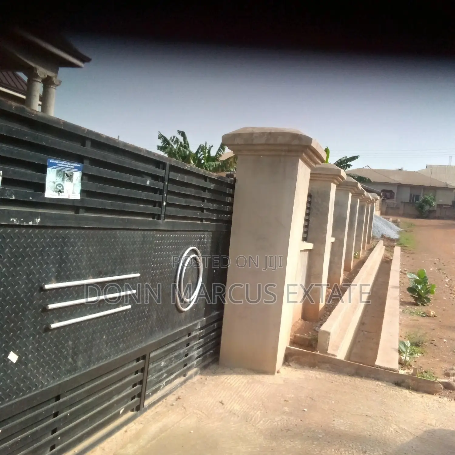 8bdrm House in Don Markus Extate, Kumasi Metropolitan for sale