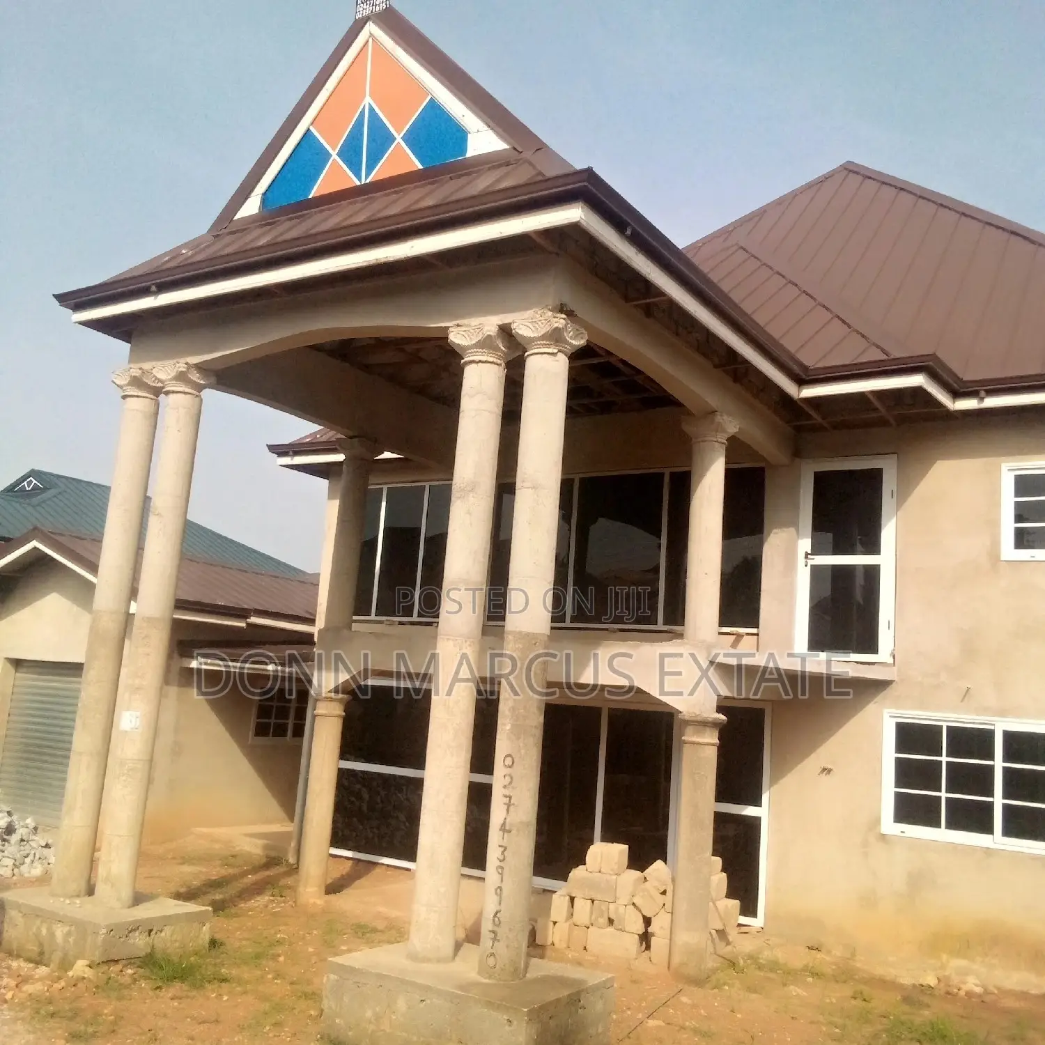 8bdrm House in Don Markus Extate, Kumasi Metropolitan for sale