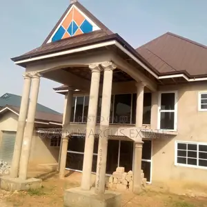 8bdrm House in Don Markus Extate, Kumasi Metropolitan for sale