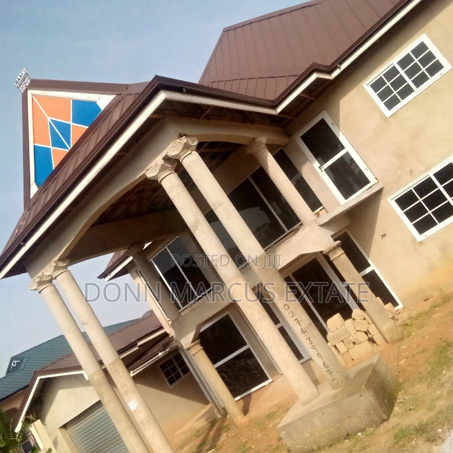 8bdrm House in Don Markus Extate, Kumasi Metropolitan for sale