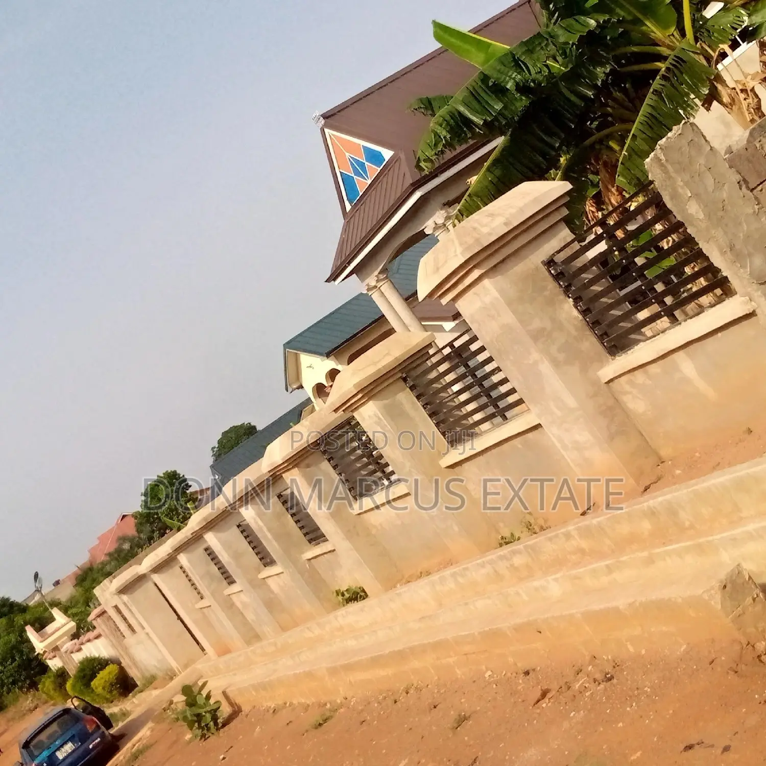8bdrm House in Don Markus Extate, Kumasi Metropolitan for sale