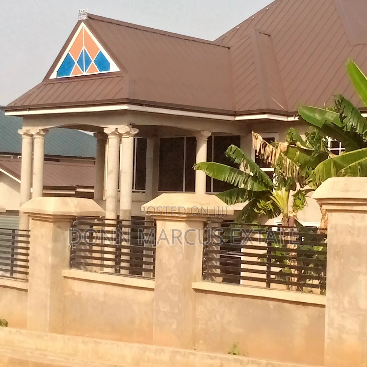 8bdrm House in Don Markus Extate, Kumasi Metropolitan for sale