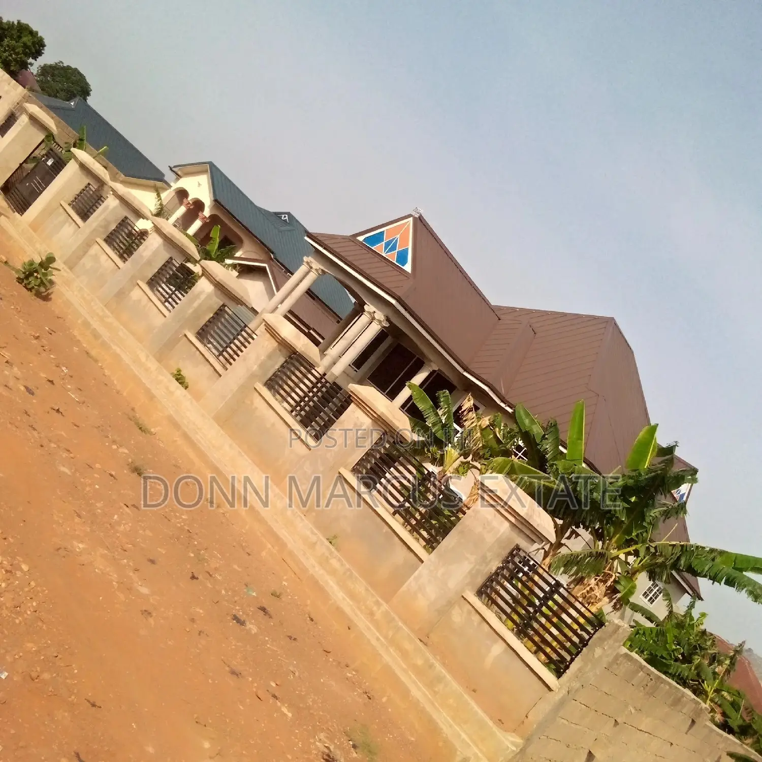 8bdrm House in Don Markus Extate, Kumasi Metropolitan for sale