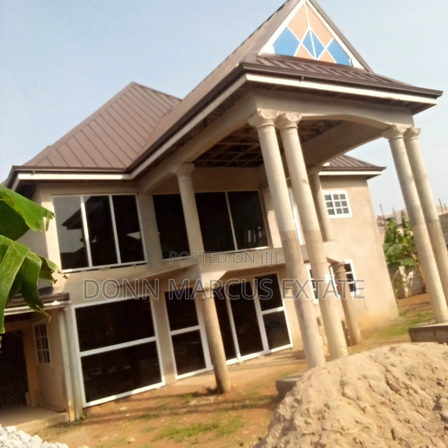 8bdrm House in Don Markus Extate, Kumasi Metropolitan for sale