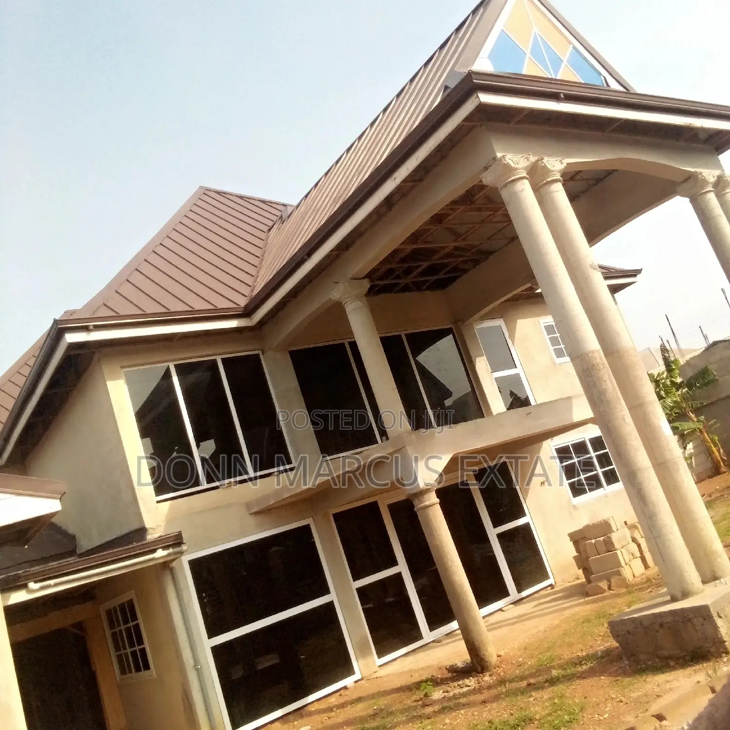 8bdrm House in Don Markus Extate, Kumasi Metropolitan for sale