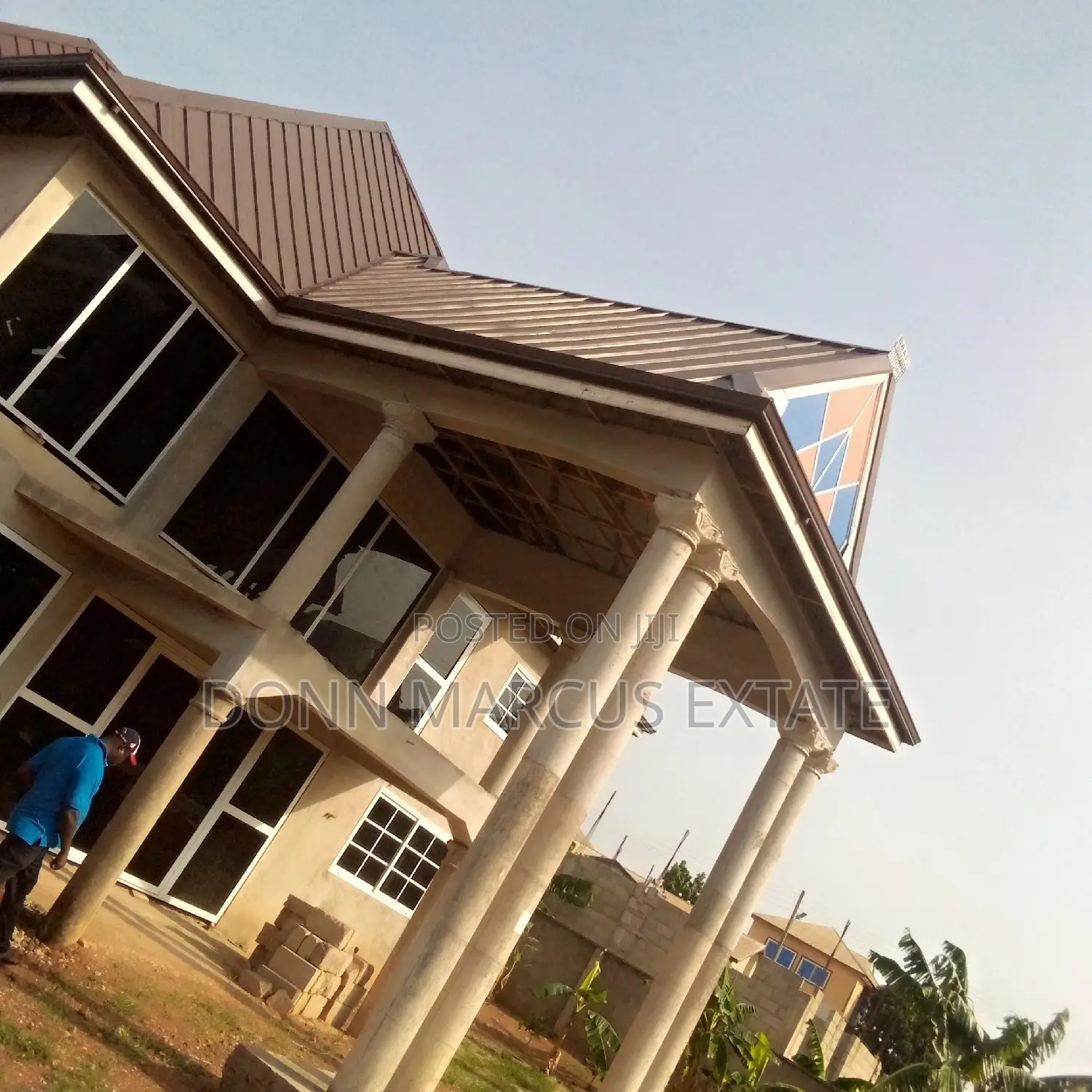 8bdrm House in Don Markus Extate, Kumasi Metropolitan for sale