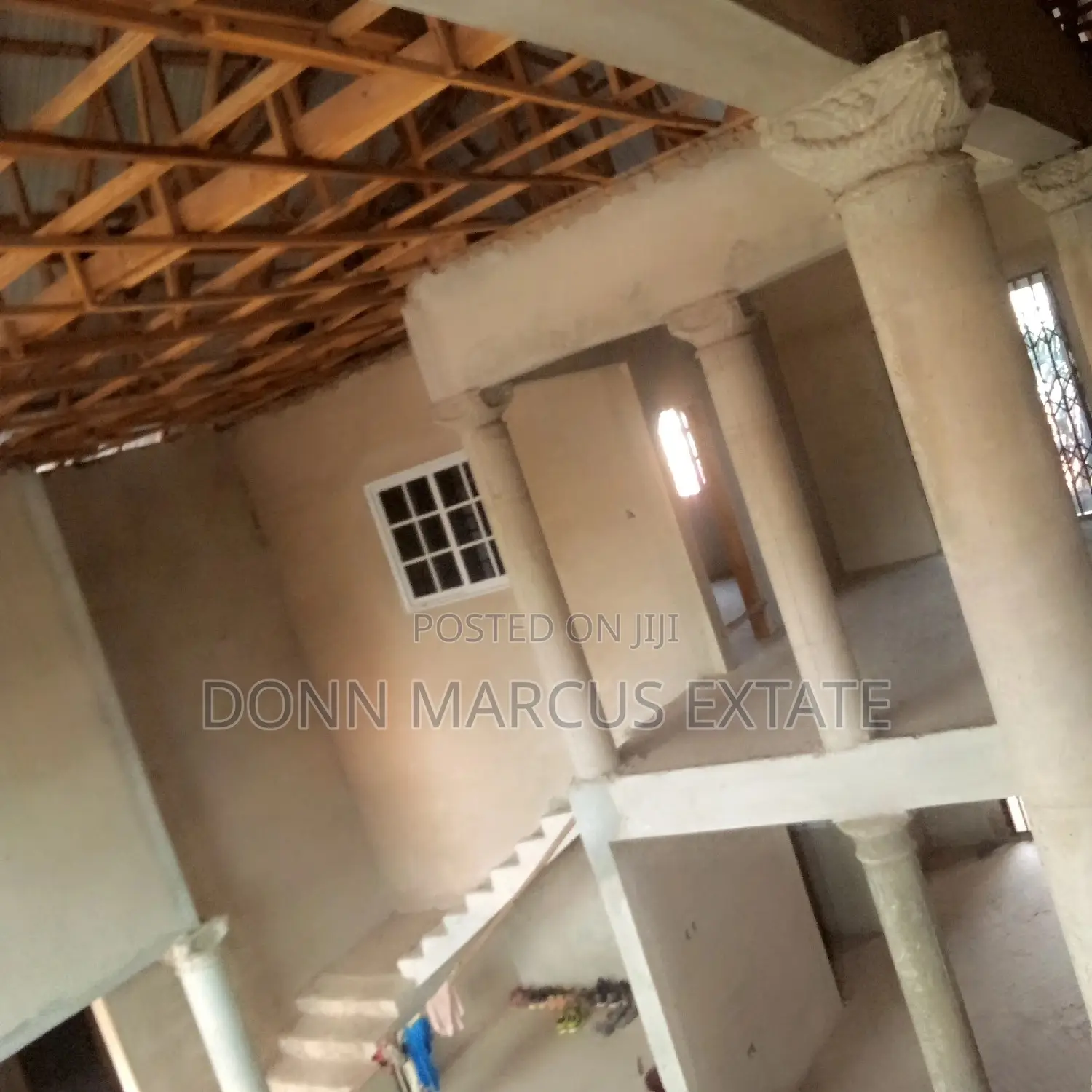 8bdrm House in Don Markus Extate, Kumasi Metropolitan for sale