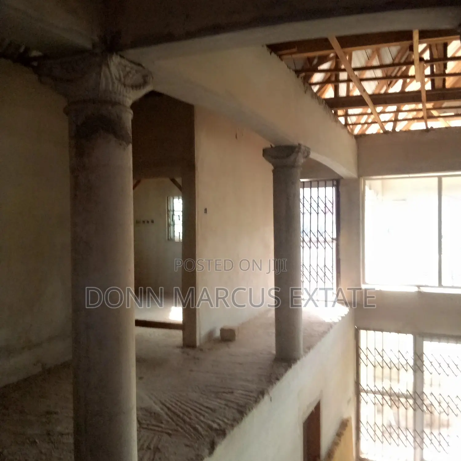 8bdrm House in Don Markus Extate, Kumasi Metropolitan for sale