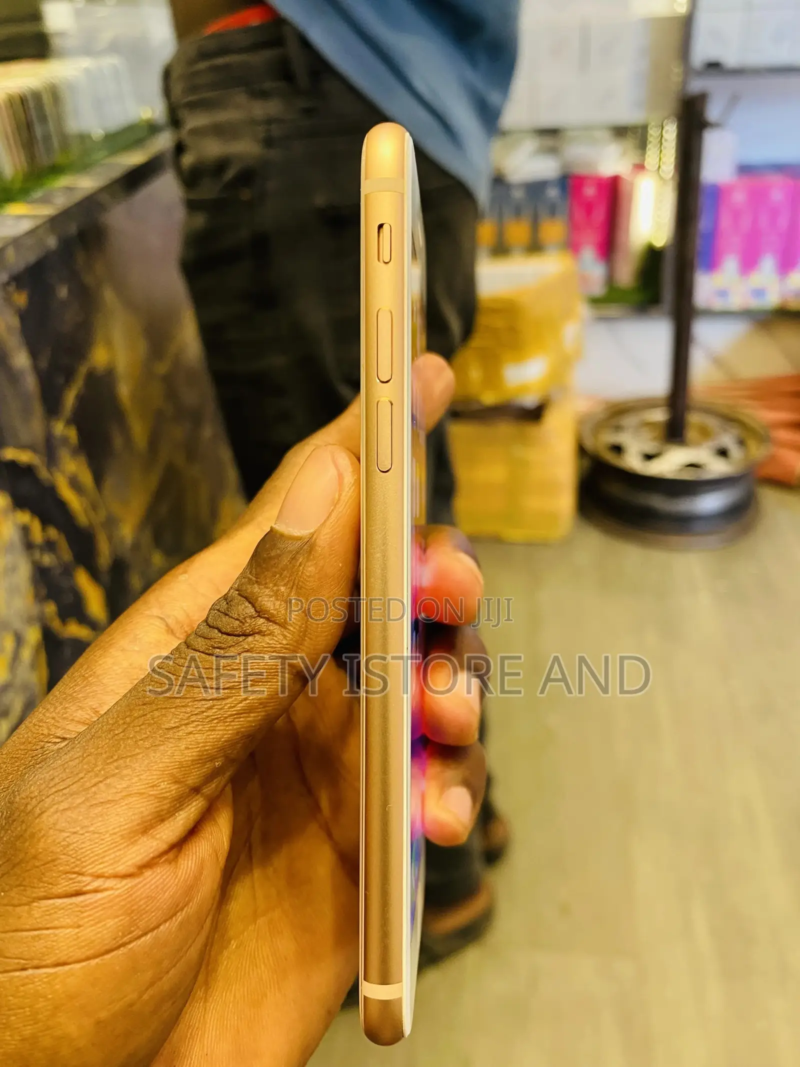 New Apple iPhone 8 64 GB Gold