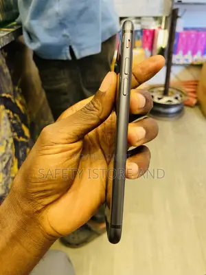 New Apple iPhone 8 64 GB Black