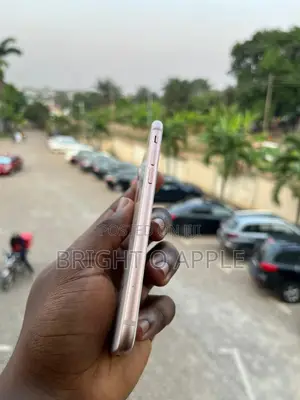 New Apple iPhone 8 64 GB Gold