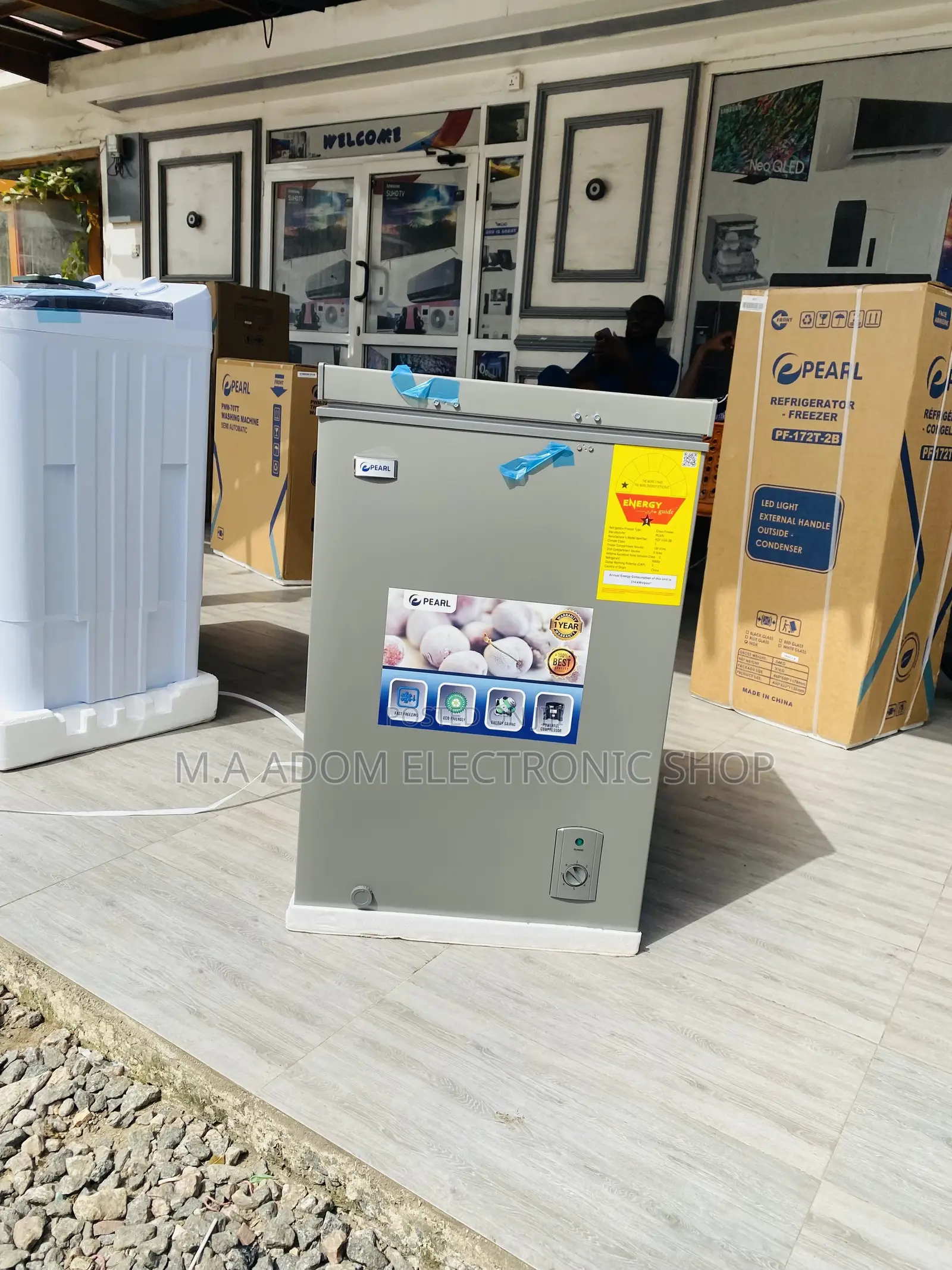 Affordable Electric Pearl PCF-127 Single Door Chest Freezer.