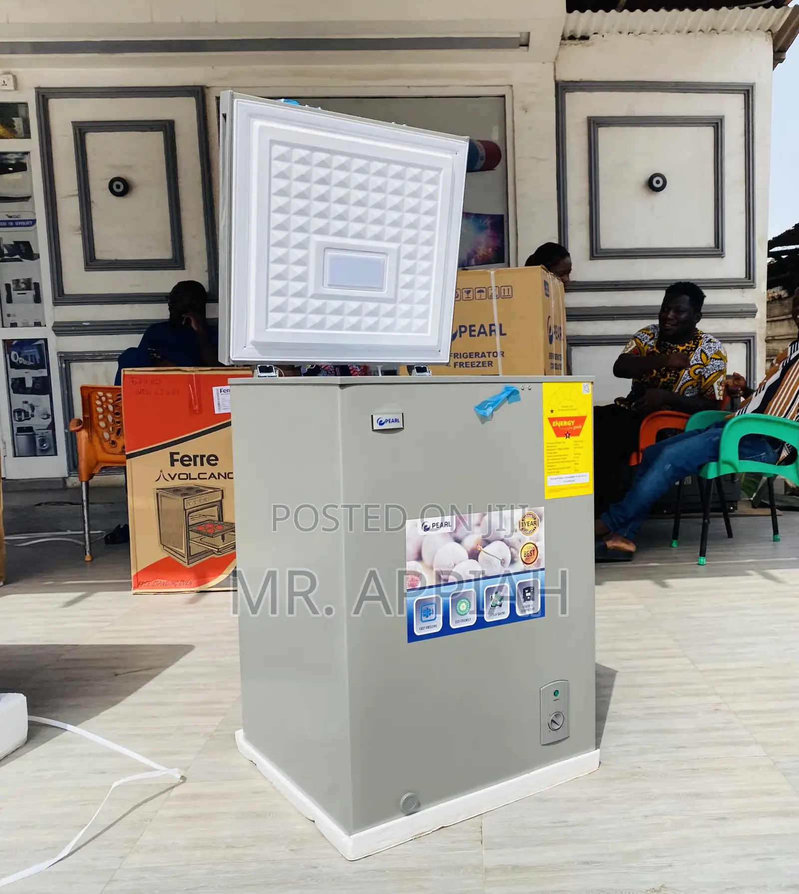 Quality Electric Pearl PCF-127 Single Door Chest Freezer.