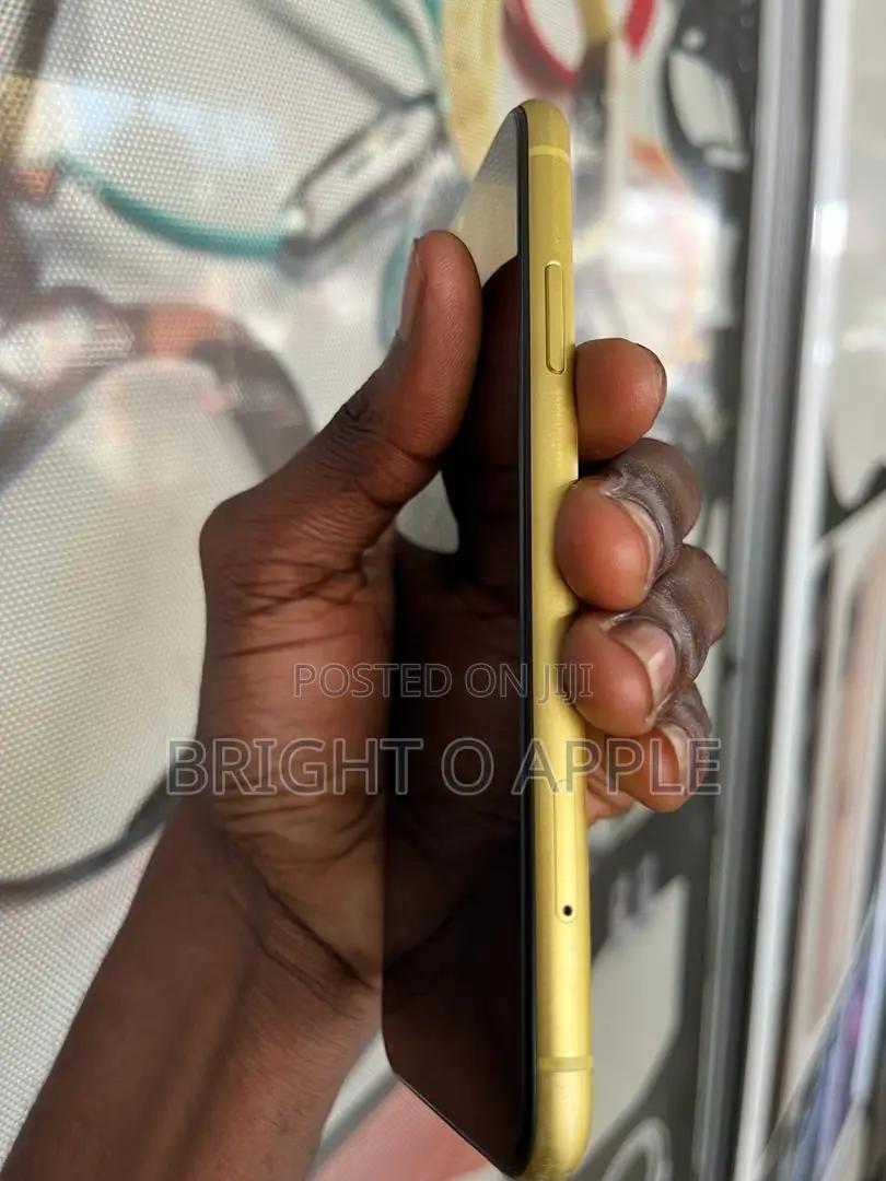 New Apple iPhone 11 64 GB Yellow