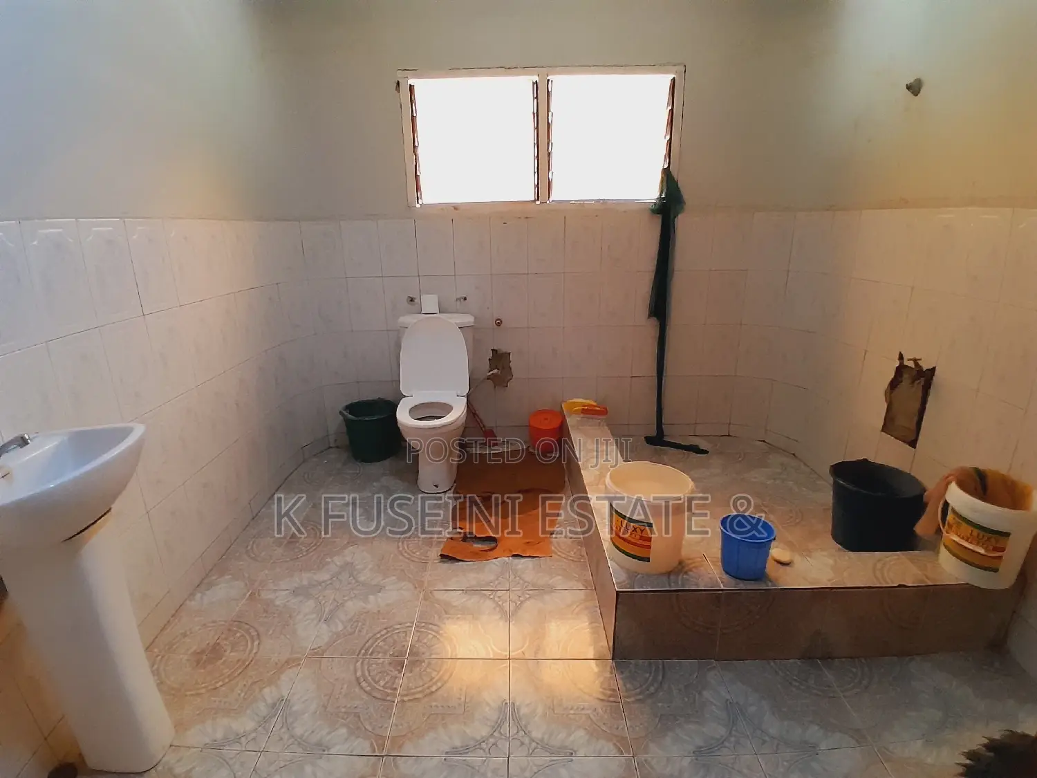 8bdrm House in K Fuseini Estate, Kumasi Metropolitan for sale