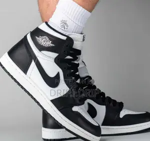 Jordan 1 High Dunk .White and Black. In Box