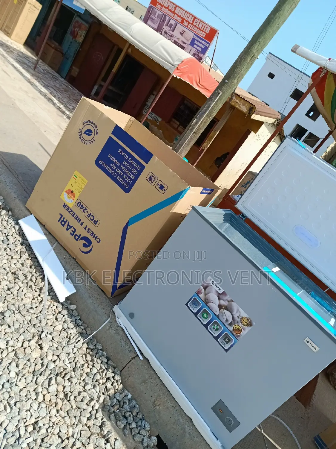 Pearl 200ltr Chest Freezer With Glass Top Cover