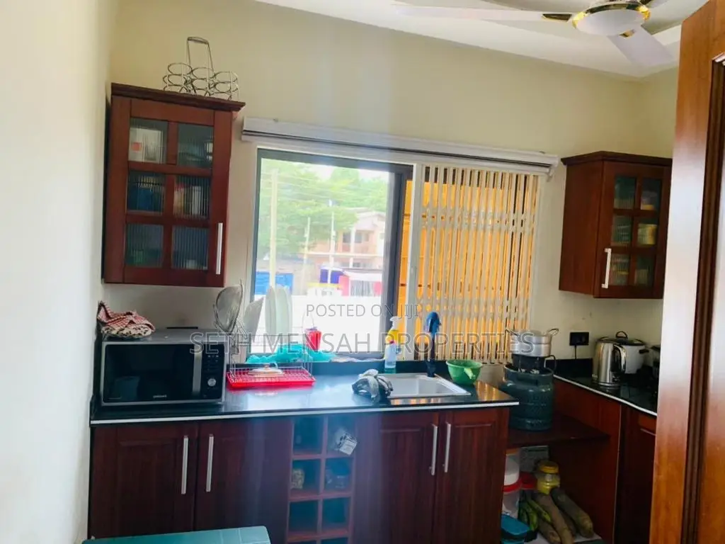 6bdrm House in Skm, Achimota for rent