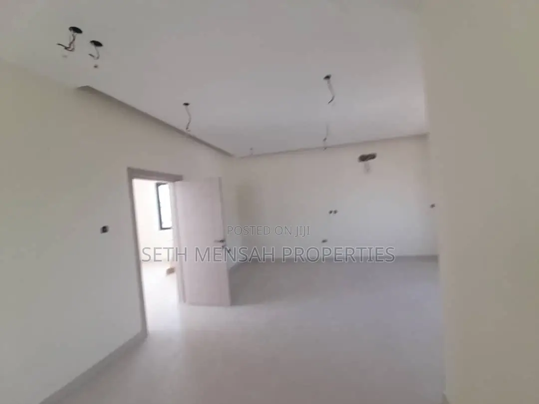 4bdrm House in Skm, Airport Residential Area for sale